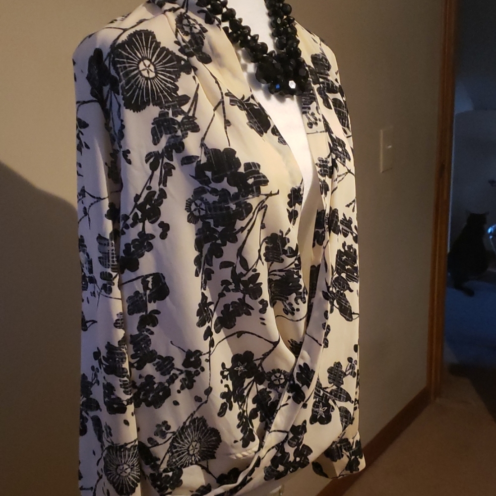 Top - Picture 2 of 2